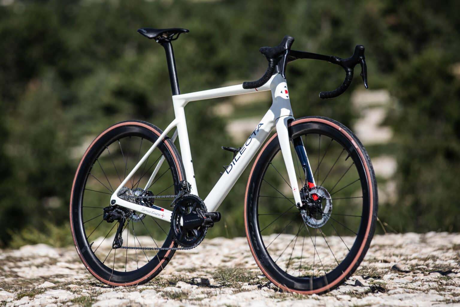 Grammont SHIMANO ULTEGRA DI2 et roues MAVIC COSMIC SL 45