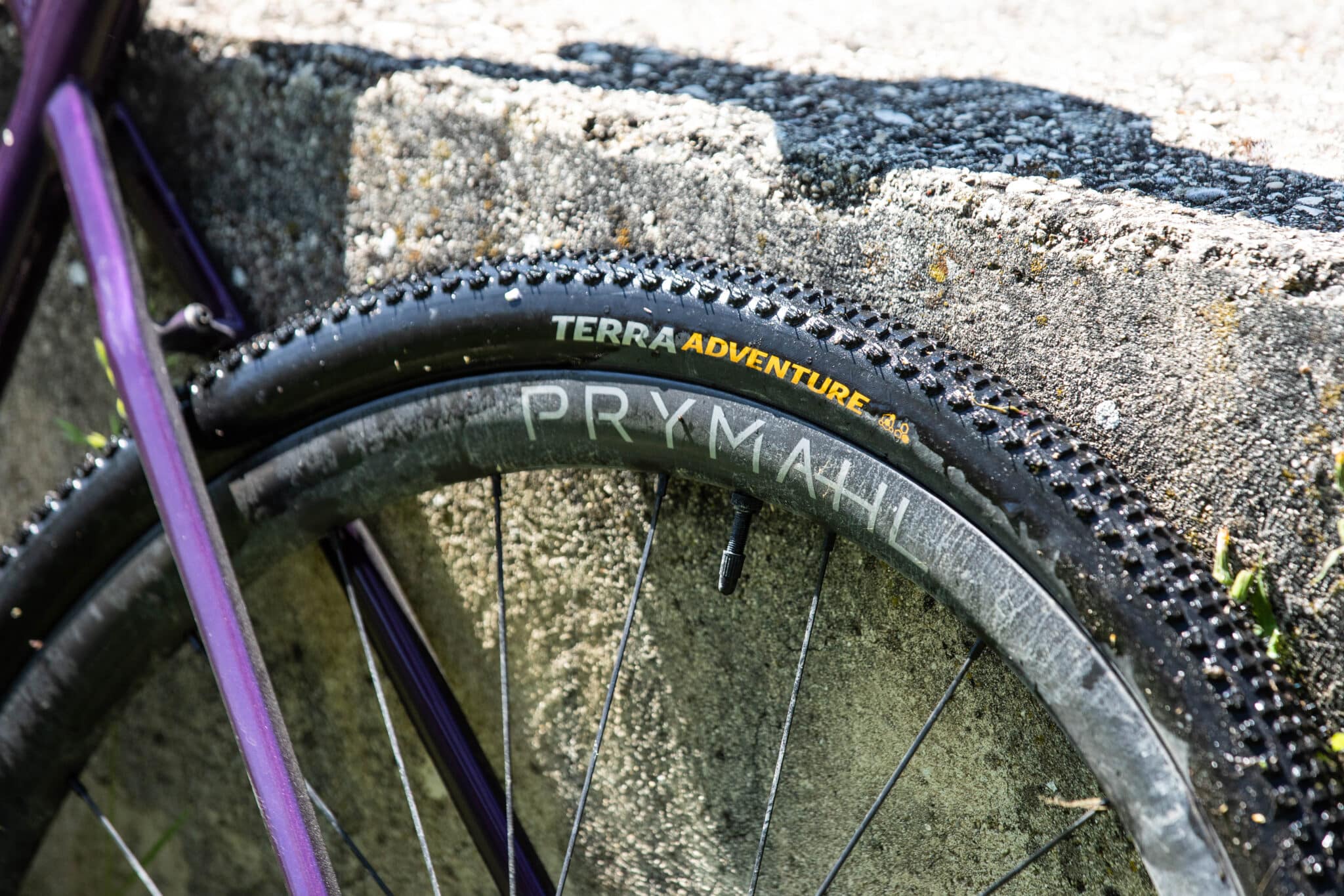 Top Vélo | Continental Terra Adventure Velo Pose scaled Top Vélo | Continental Terra Adventure Velo Pose scaled