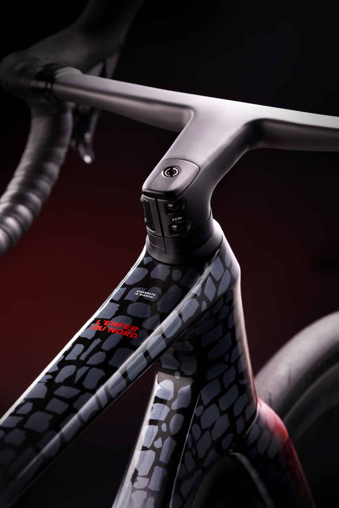 Top Vélo | Bianchi Infinito Paris Roubaix 2026 Details Poste de Pilotage scaled