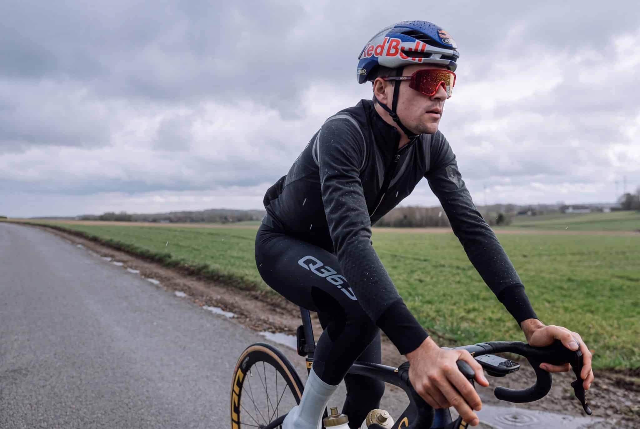 Top Vélo | Q36.5 Vampire Jacket Hooded Tom Pidcock 1 scaled veste Q36.5 Vampire Jacket Hooded Tom Pidcock _1